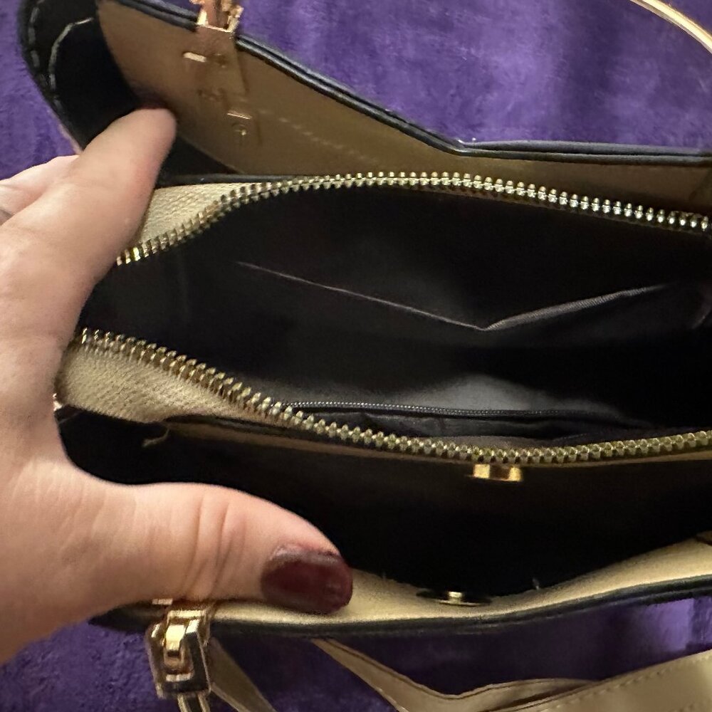 Purse - Picture 5 of 9